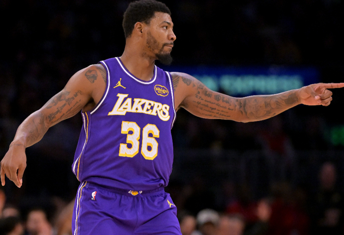 足球直播-胜鹈鹕！詹姆斯直指防守重要性，斯玛特不满判罚，里弗斯谈伤势！|新奥尔良鹈鹕队|马库斯-斯玛特|奥斯汀-里弗斯|NBA常规赛|洛杉矶湖人队_新浪新闻