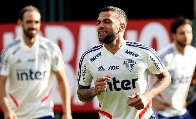 体育视频-38岁阿尔维斯与圣保罗解约 下家儿是弗拉门戈？